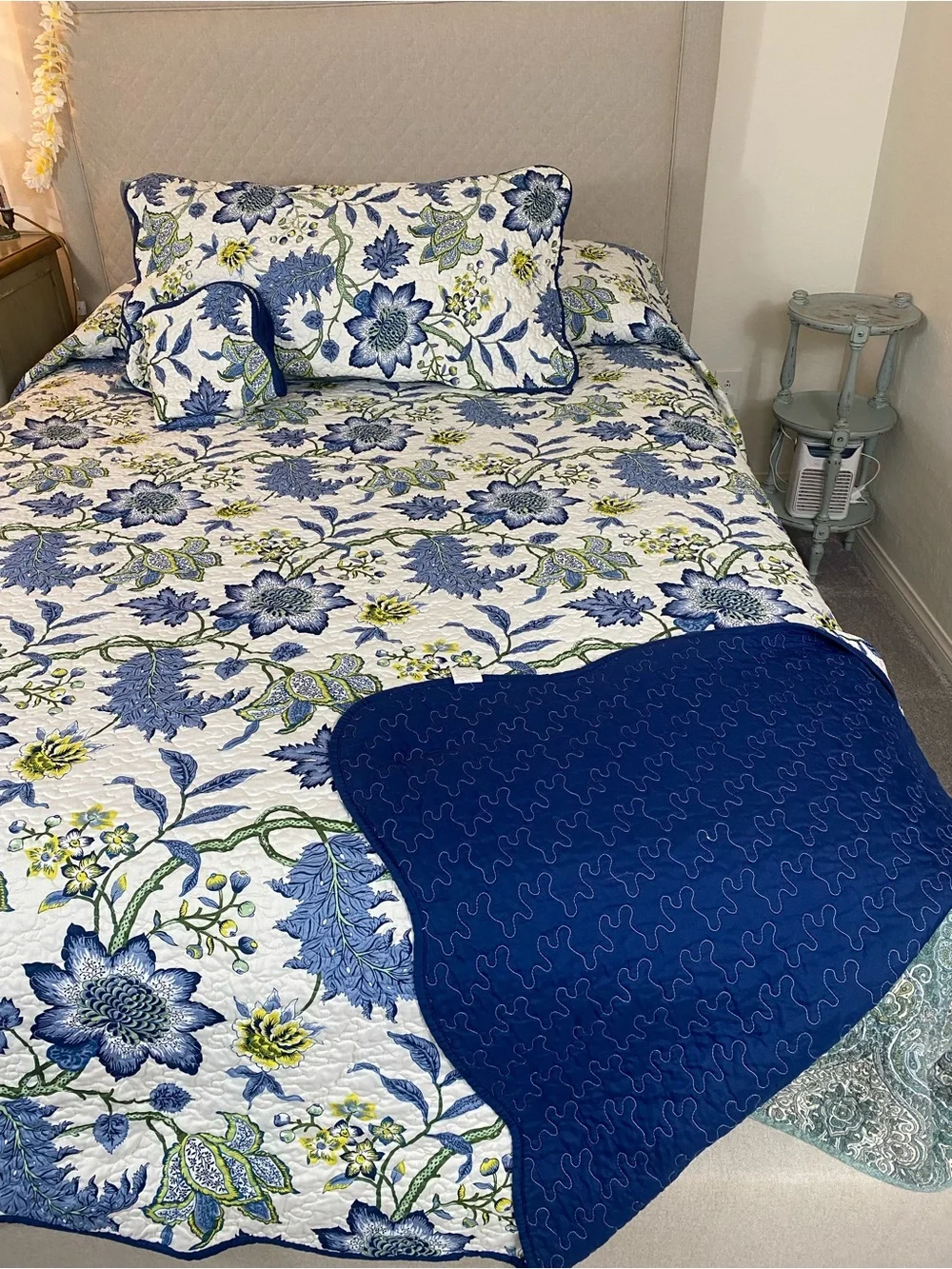 Waverly 3 pc King Blue and Green Floral Quilted Bedspread Like New